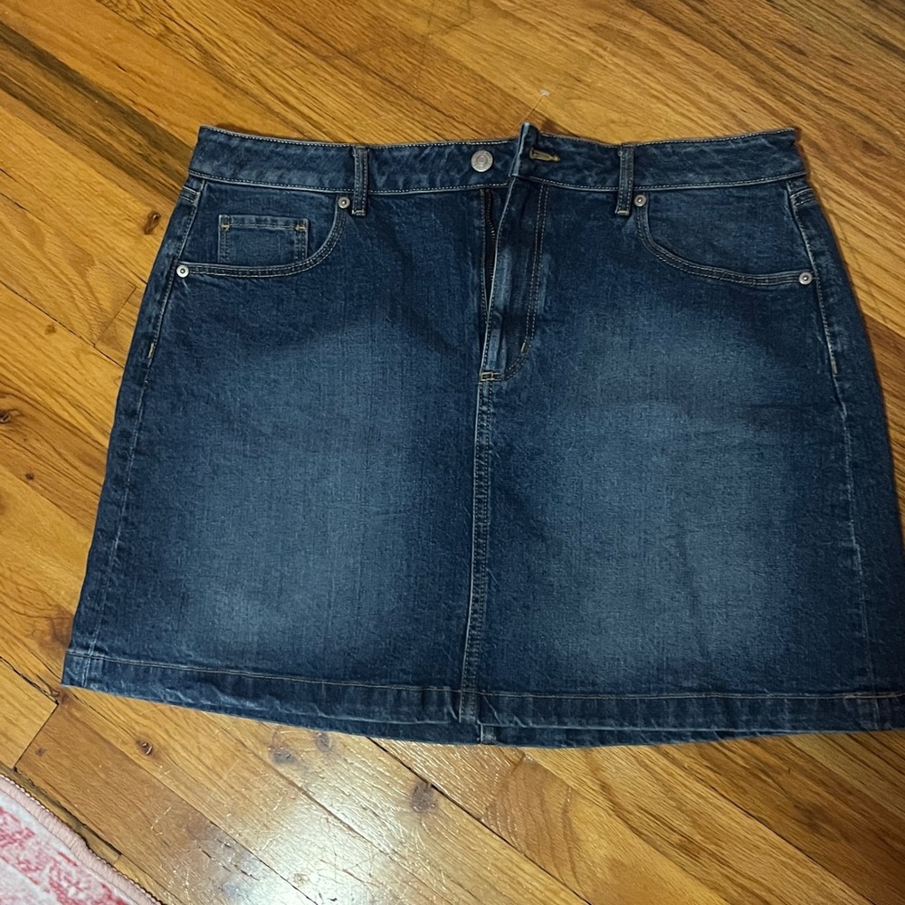 LOFT NWOT Denim A-Line Shift Skirt with Pockets